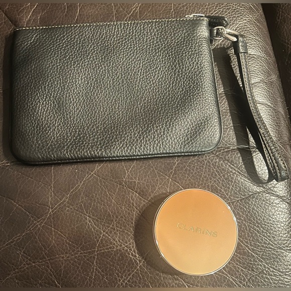 Like new, Authentic Coach wristlet - Picture 2 of 5